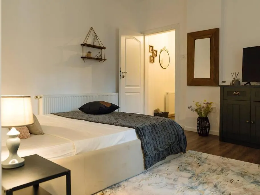 Cozy Studio Next To House Of Parliament Bucharest Apartment